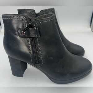 Clarks Bayla Glow Bootie Black Leather 3” Block Heel Boot Women’s Size 7 NEW